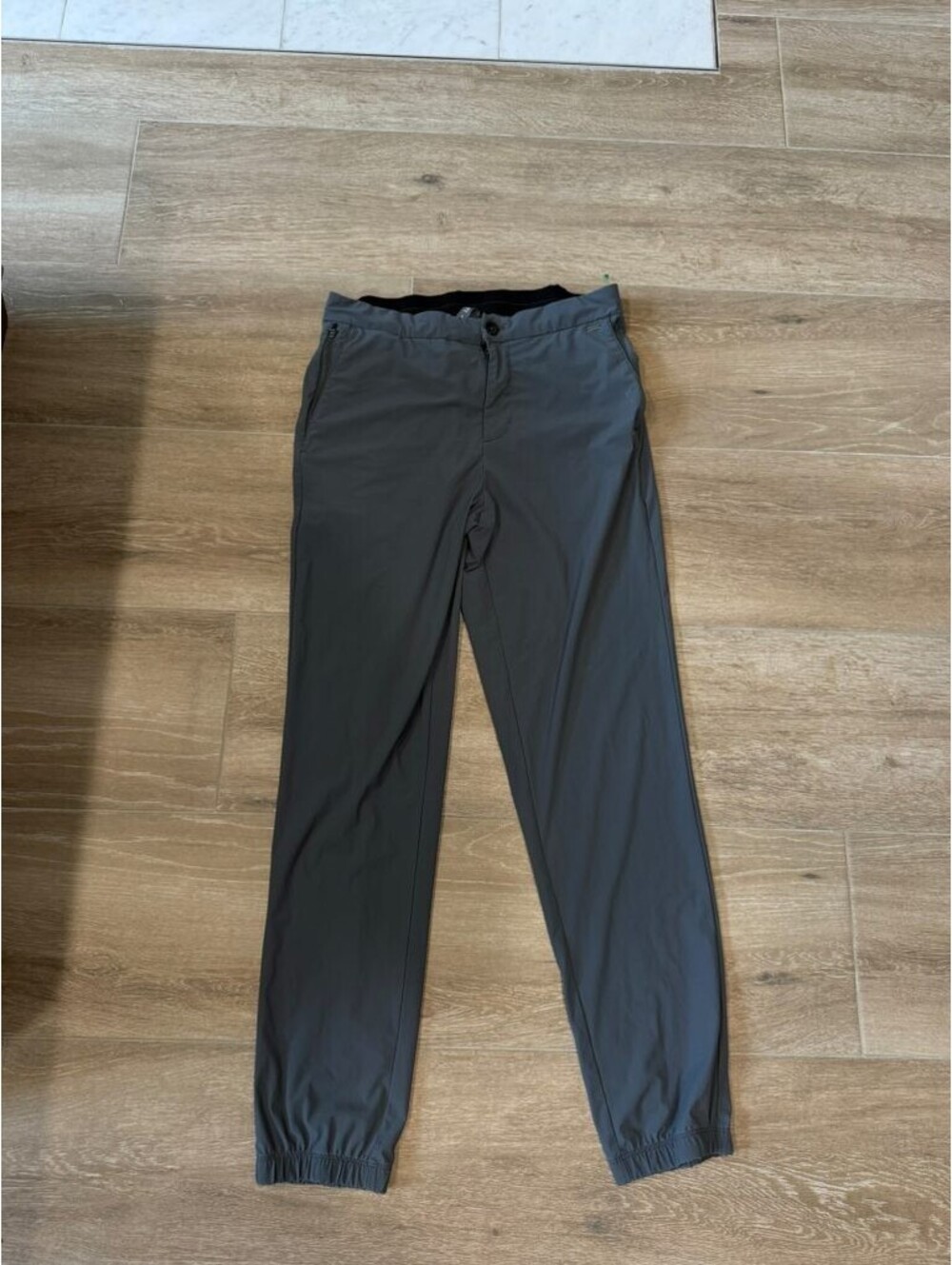 Vuori Mens Jogger Pants M charcoal Zip Pockets Athletic